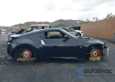 2010 Nissan 370Z Touring z USA, uszkodzony, nr VIN JN1AZ4EH8AM505622